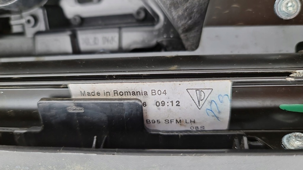 фото №4, Porsche macan 95b шторка дверь задняя левая 36165209