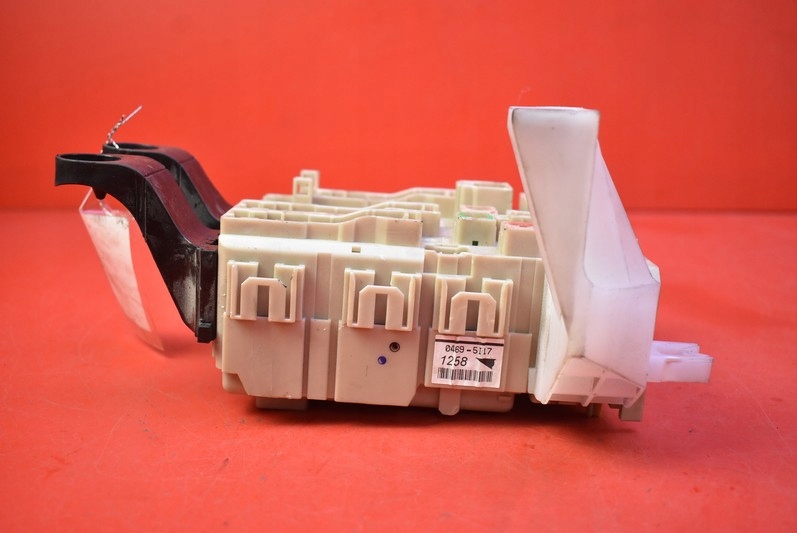 фото №7, Коробка запобіжників bsi 8273005j60 toyota avensis t27 2.0 d-4d 143 km