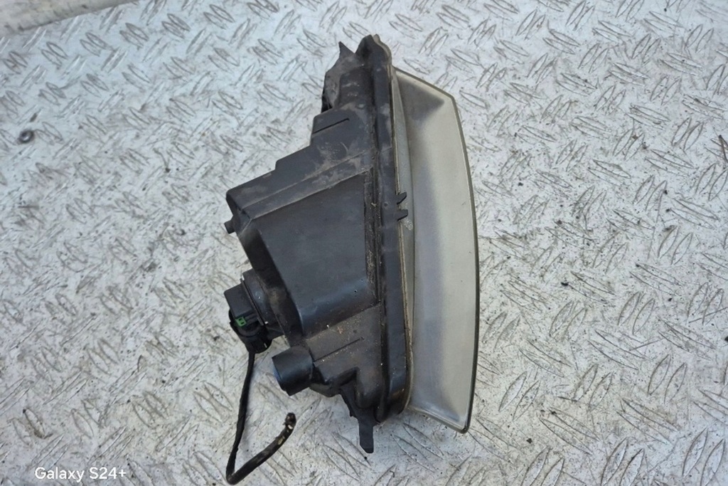 фото №12, Протитуманна фара правий передній bmw 1 e81 7181288 1.6l бензиновий 2008