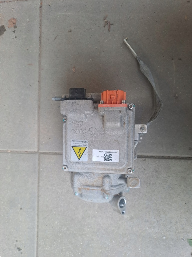 фото №1, Компрессор кондиционера dacia spring 926006978r