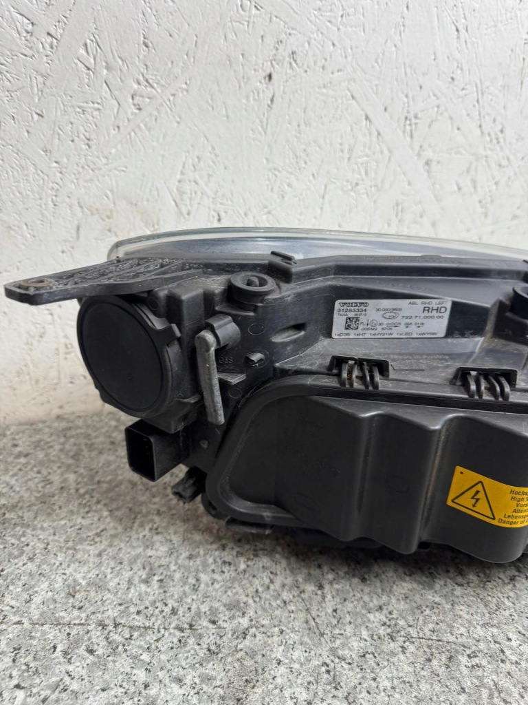 Фара лівий перед led volvo v40 2 2012-2018r 31283334 Зі Шроту