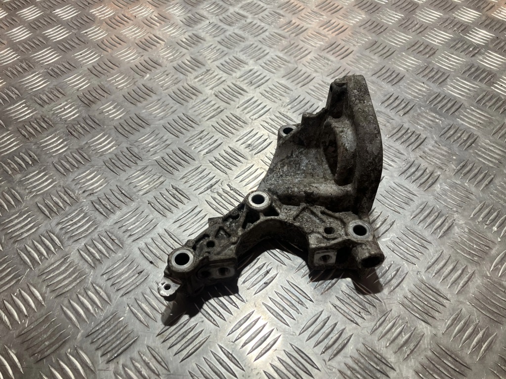 фото №1, Кронштейн опора полуось mercedes cla w118 250e 1.3 cgi