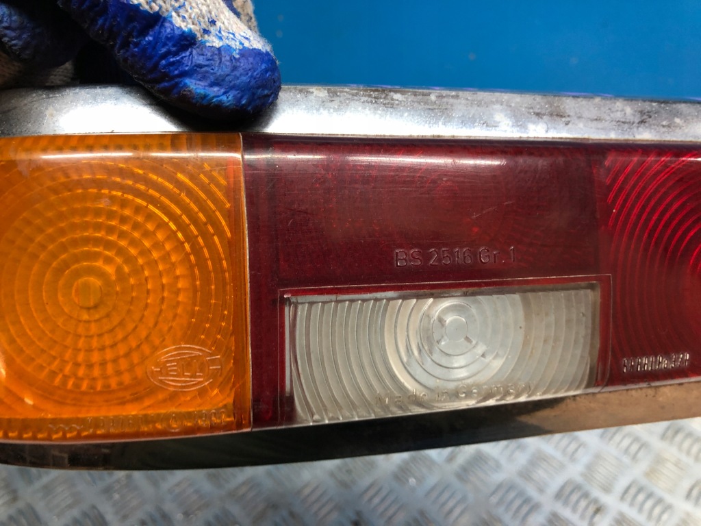 Mercedes w110 лампа лівий задній ліва задня хром 1108201166 Оригінал