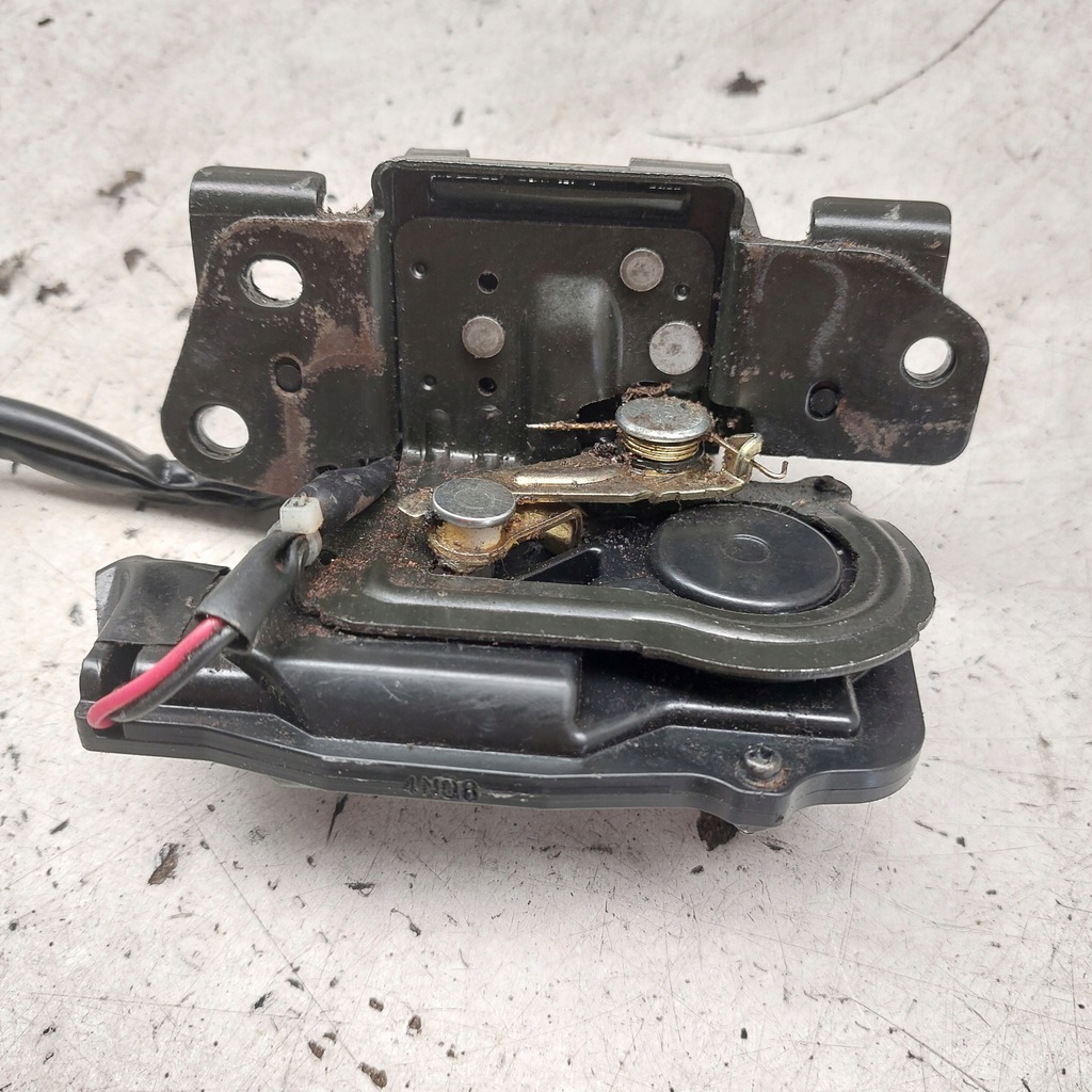 фото №10, Toyota prius ii 2 замок кришки багажника