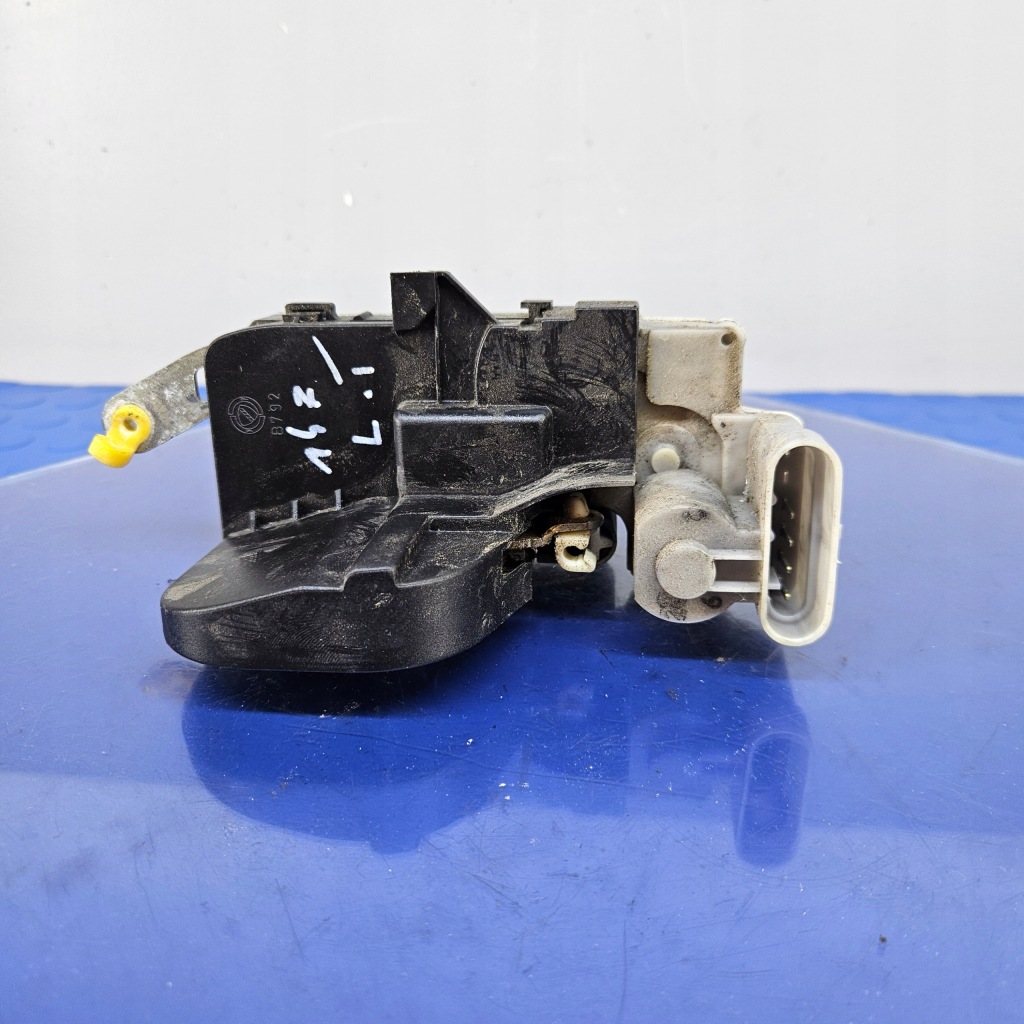 Купити Alfa romeo 147 замок двері лівий задній 4pin