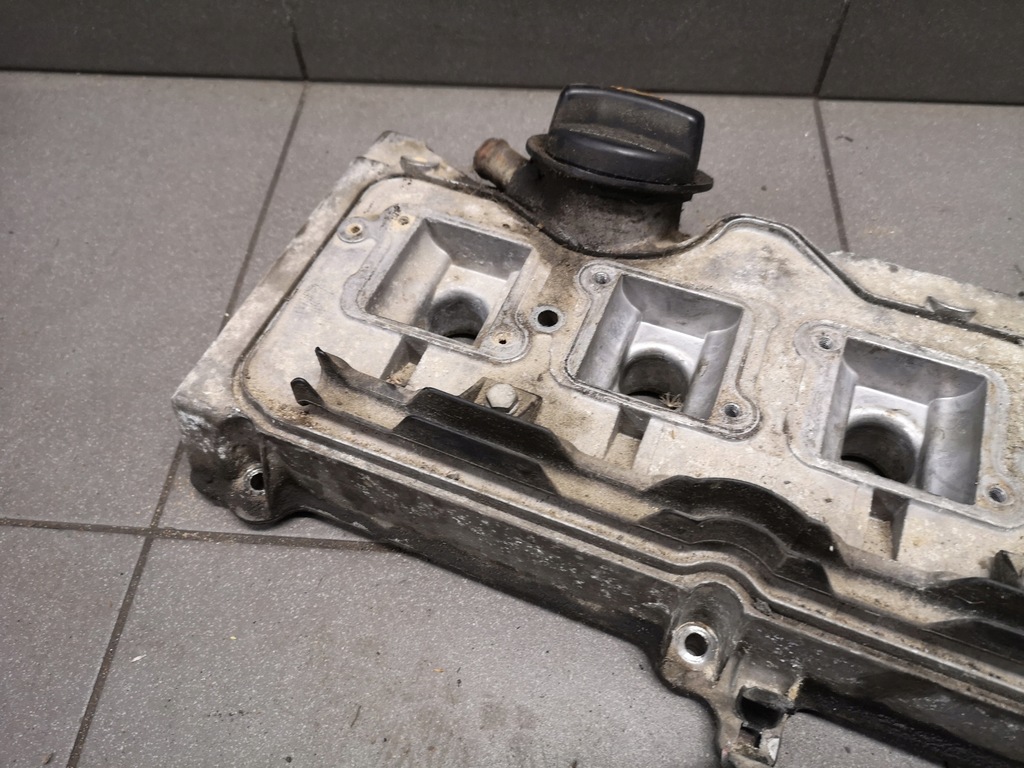 фото №5, Кришка клапанів ліва audi a8 d2 3.7 aew 077103471f
