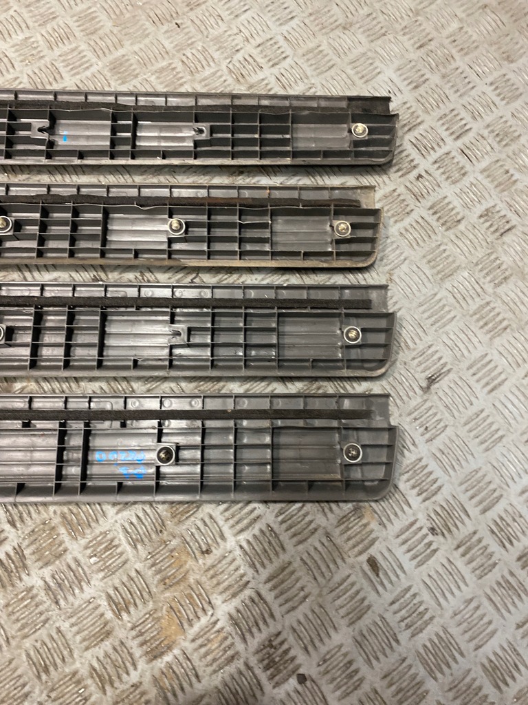 фото №7, Молдинг порог перед mitsubishi pajero iii