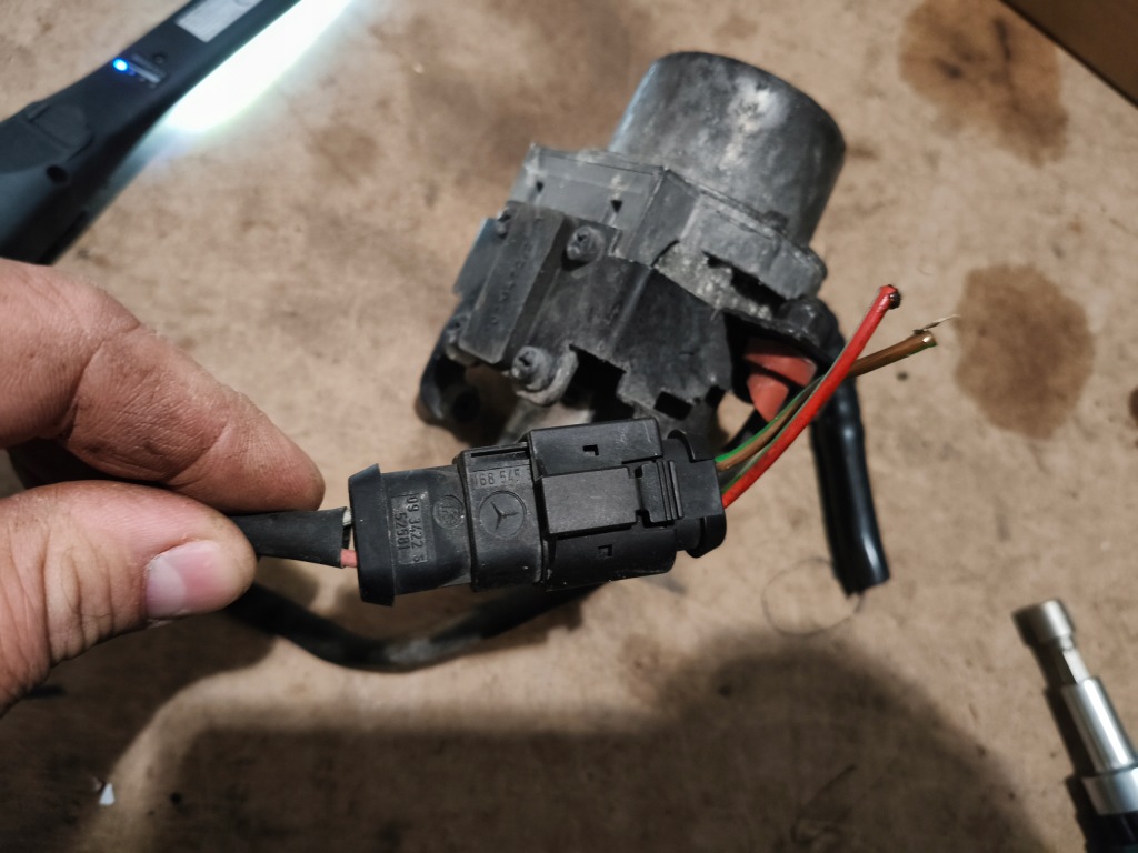 Насос повітря mercedes w203 2.0 компресор 00- a2034300032 a0004351301 в Україні