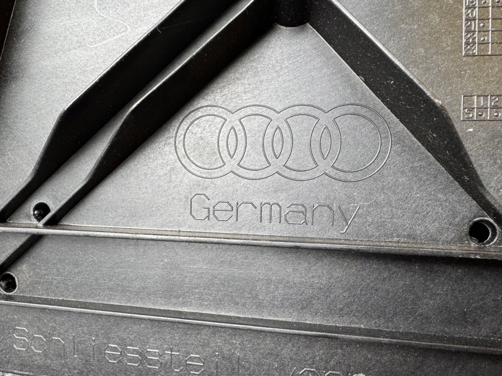 Audi a4 b9 8w0 рестайлинг  плита накладка под бампер передний перед 8w0807611 Доставка