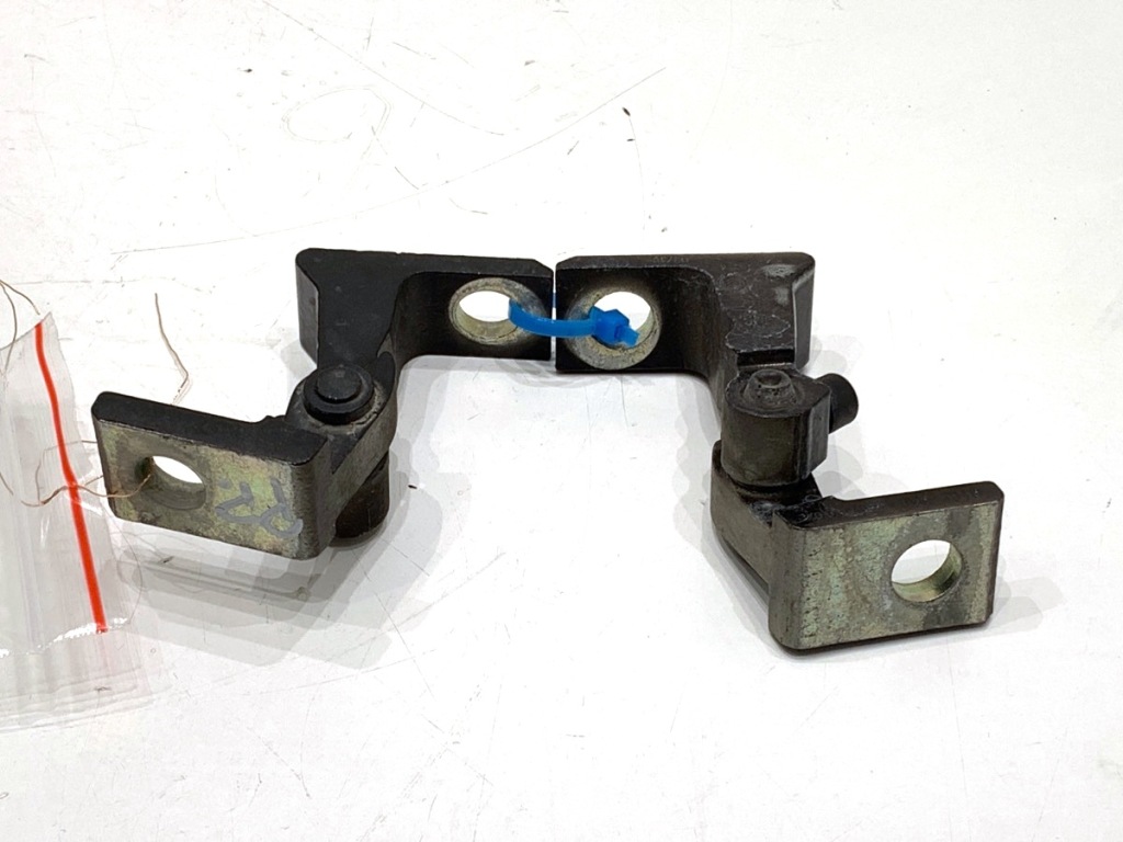 Купить Петли дверь перед правое skoda superb iii 8x0831403a