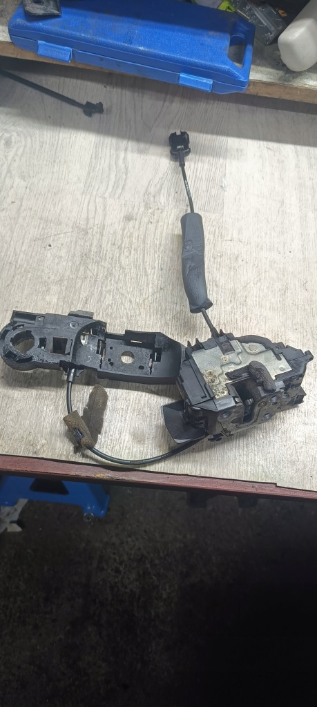 фото №1, Замок двері лівий перед renault laguna iii 4 pin 805010004r