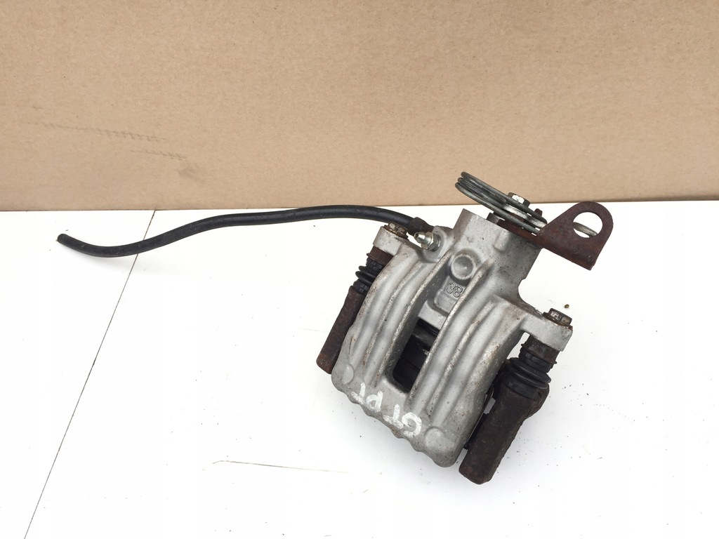 фото №1, Alfa romeo gt суппорт тормозной правый задняя