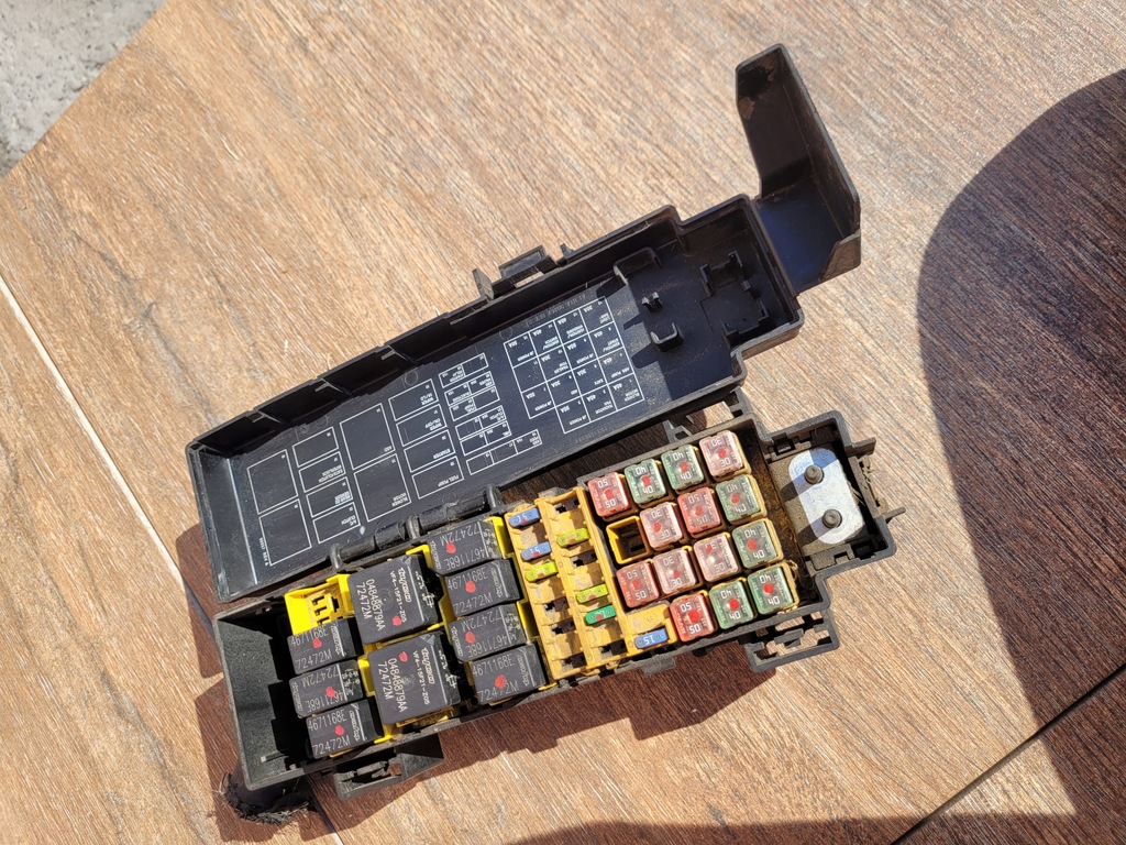 фото №12, Jeep cherokee kj 3.7 коробка предохранителей 56009978aq