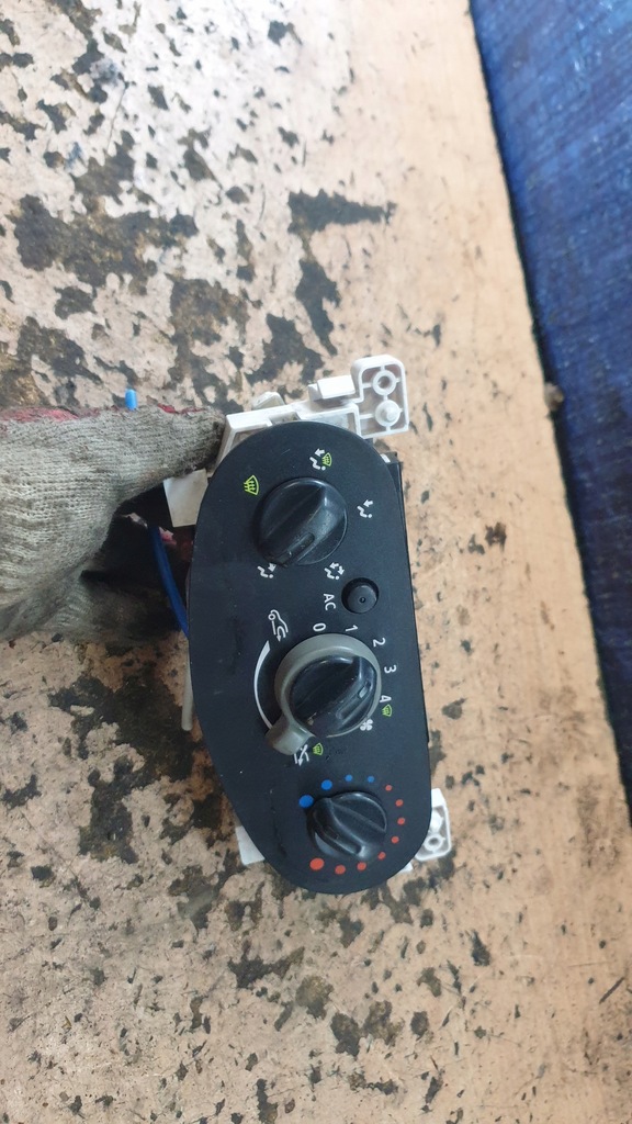 фото №1, Dacia sandero i панель обдув кондиціонера