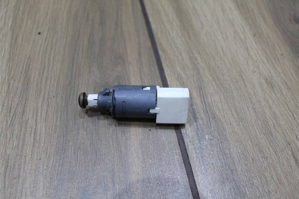 фото №3, Датчик стоп стоп-сигнал renault scenic ii 8200168238b