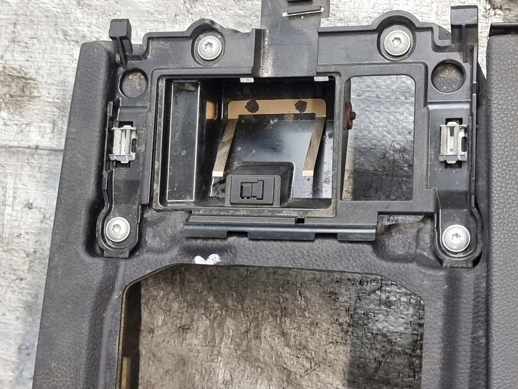 фото №11, Тунель середній підлокітник оригінальний номер 7034086 bmw 5 e61