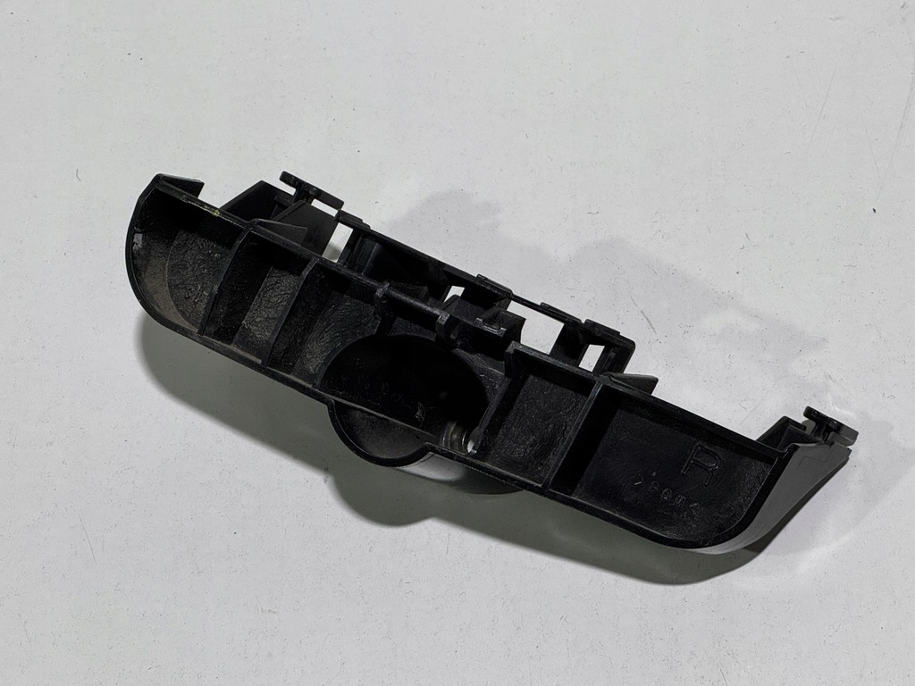 фото №1, Lexus ct напрямна кронштейн правий задня 52562-76010