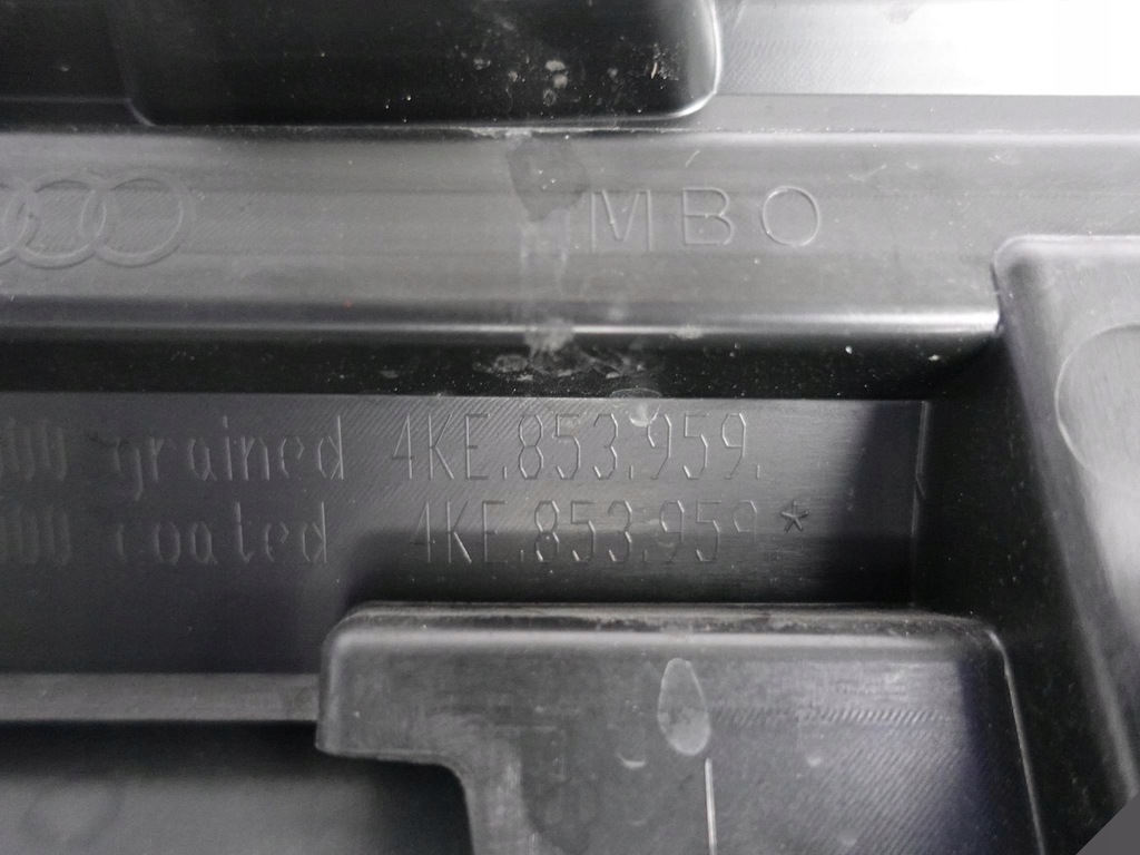 фото №10, Audi e-tron 4ke 18- дверь молдинг левая перед