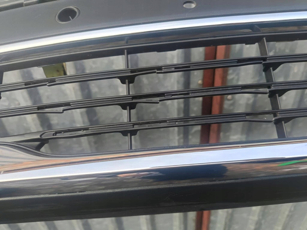 Бампер передній перед спойлер накладка решітка радіатора хром mercedes w243 eqb Доставка