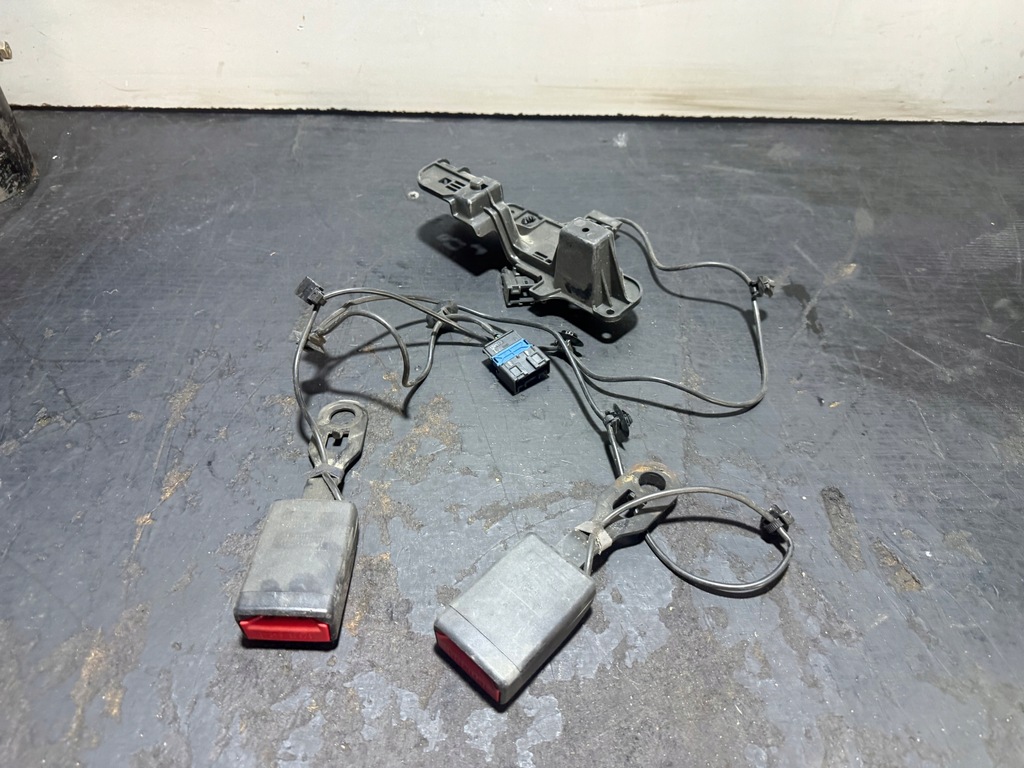 фото №1, Partner iii berlingo клипса поперечина левый перед передний 9677323877