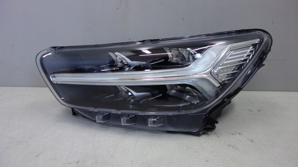 фото №1, Volvo xc40 ii лампа левая led uk rhd 31446780