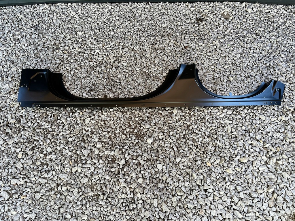 фото №1, Range rover vogue l405 обшивка порог порог левый