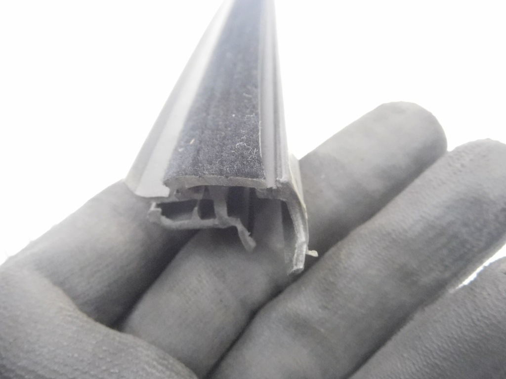 Молдинг скло двері лівий перед fiat brava оригінальний номер 7769810 Зі Шроту