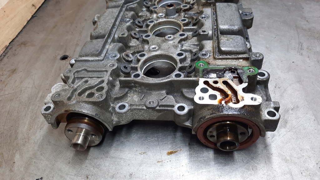 фото №7, Крышка клапанов 1001761 007 валы volvo s60 2.4b