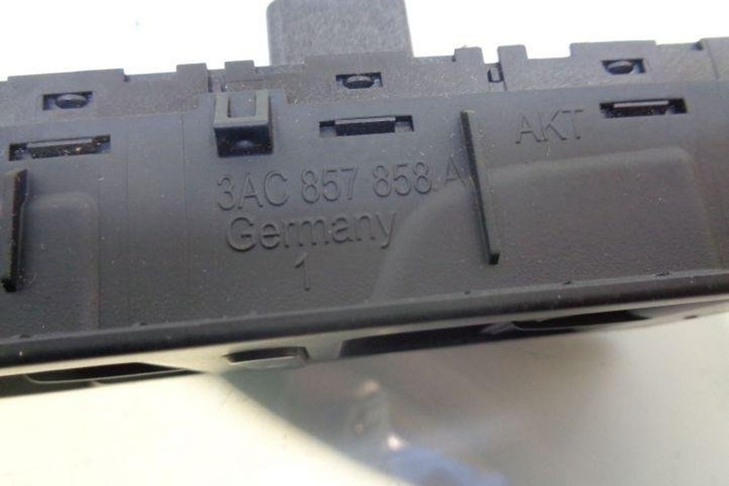 фото №10, Кнопка керування вікон задніх правих двері vw passat b7 362