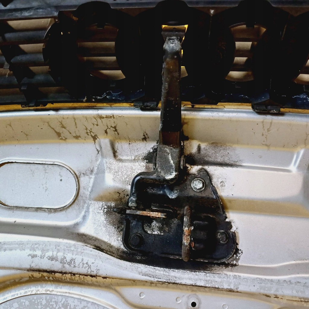 Капот крышка двигателя решётка  решётка радиатора audi a4 b5 универсал lak: ly7w nr87 Недорого