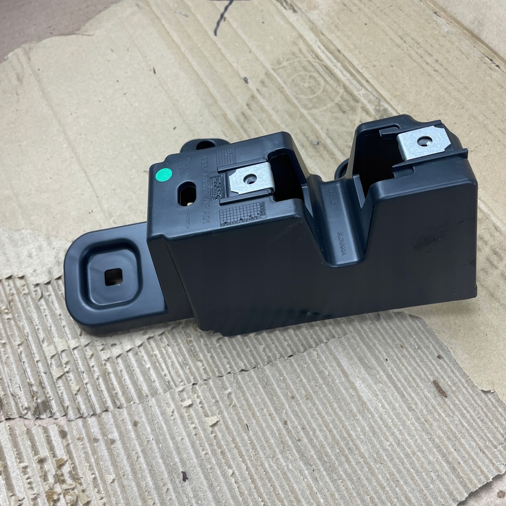 фото №8, Jaguar i-pace напрямна бампера правий задня j9d3-17e800-a новий оригінал