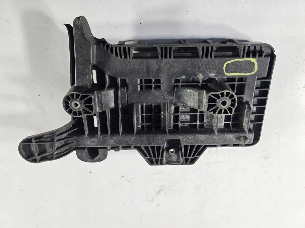 Vw golf v audi a3 8p skoda superb 2 основание аккумулятор 1k0915333b Недорого