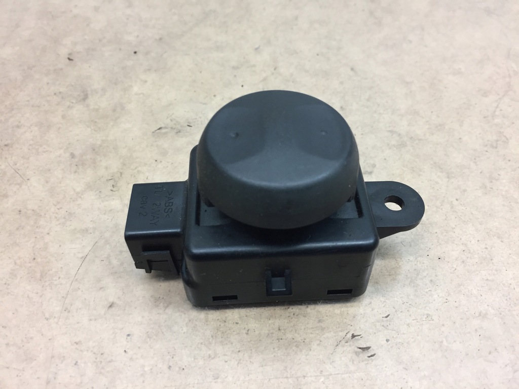 фото №1, Kia sportage iv кнопка відкривання шторка