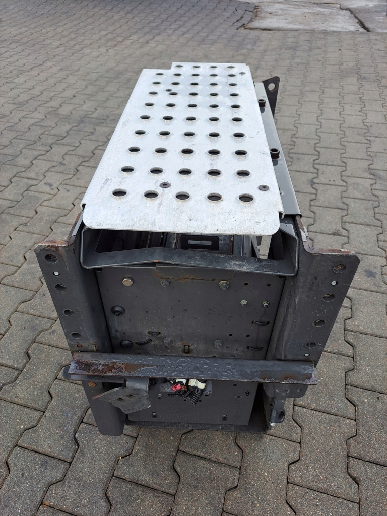 фото №3, Основание кронштейн коробка аккумуляторов renault magnum dxi