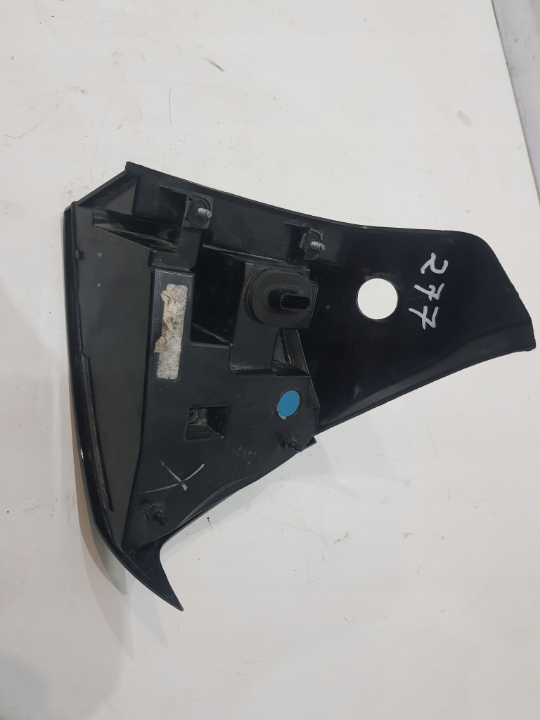 Лампа задній задня tesla 3 10773597 Оригінал