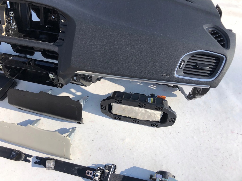 фото №5, Volvo v40 панель приладів панель приладів консоль подушки безпеки ремені