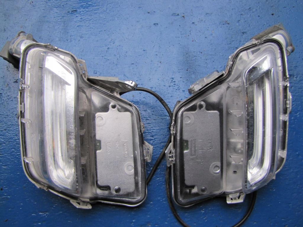 Купити Volvo xc60 рестайлінг  - правий фара led drl