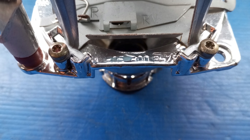 Лінза корпус відбивач лампи перед 1305300257 bmw 3 e46 ксенон Оригінал