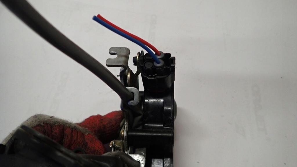 фото №5, Toyota corolla verso 01-03 замок крышки багажника