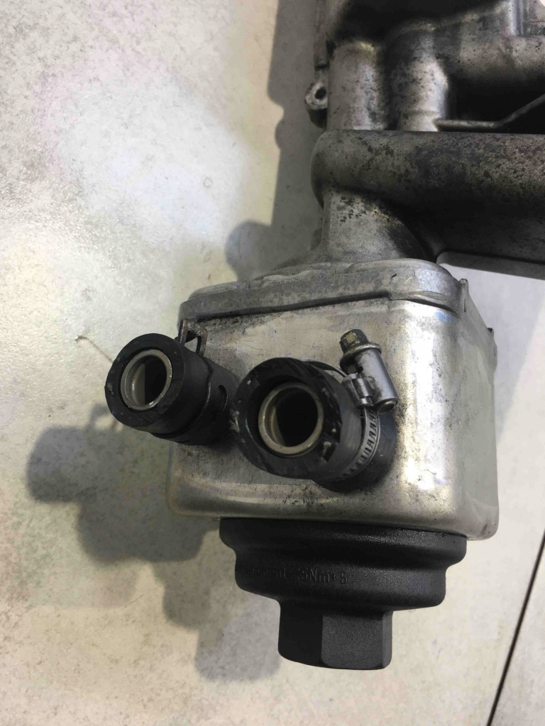 фото №7, Volkswagen оригинальный номер 038115389b основание фильтра масла