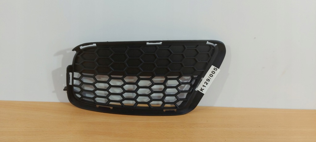 фото №1, Bmw x1 sport m-pakiet права решітка бампера nowa r