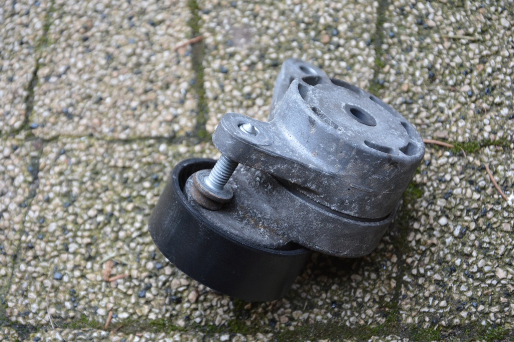 Натяжитель ролик ремень vw passat b8 5q0971228k Цена