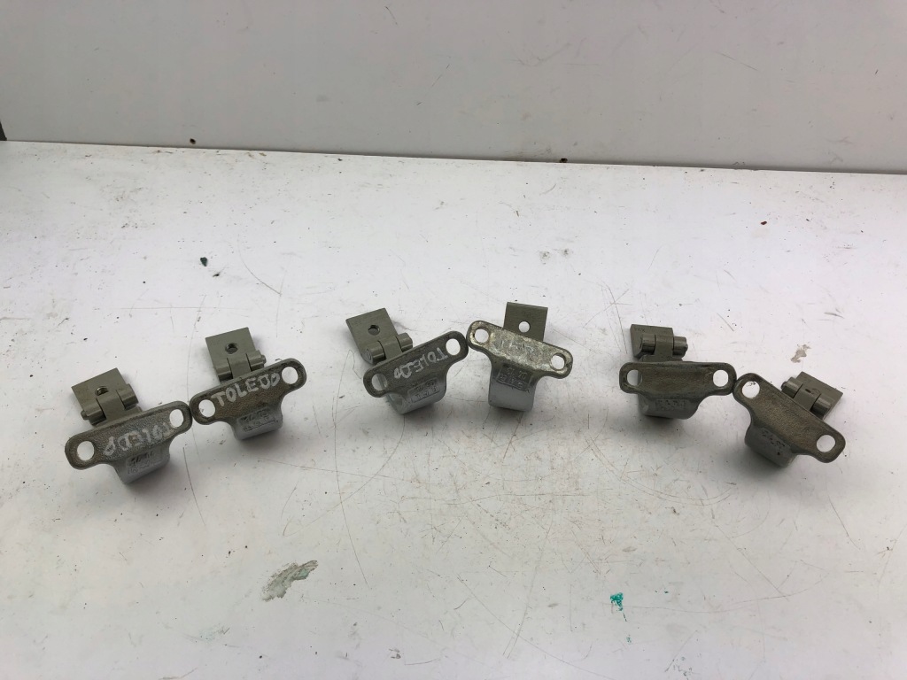 фото №2, Seat toledo octavia rapid петля кришки багажника