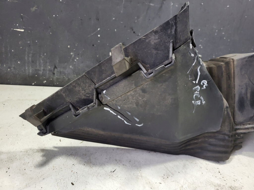 Ловушка воздуховод впуск воздуха воздухозаборник citroen c4 picasso ii 13- 9676144377 с Разборки