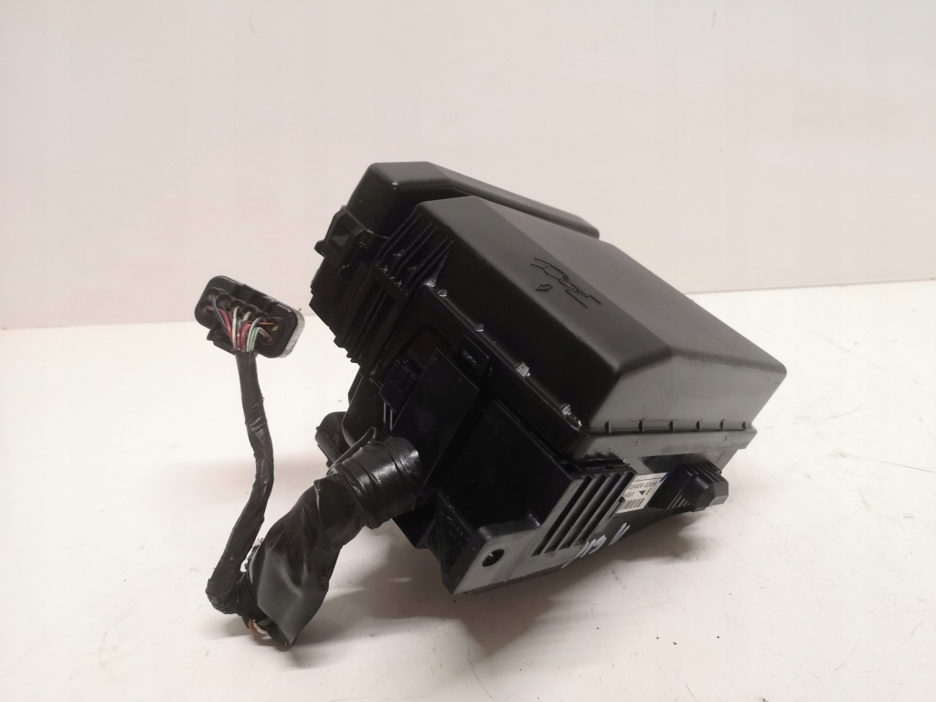 фото №1, Mitsubishi grandis 2.4 03- коробка предохранителей