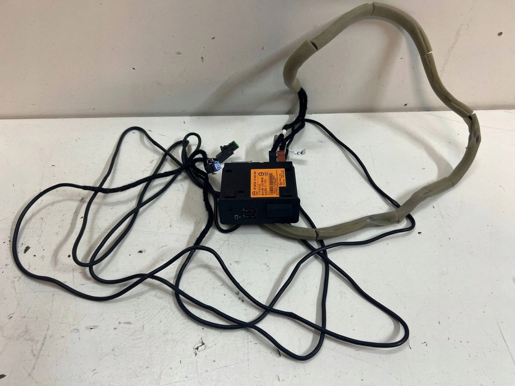 фото №1, Mazda cx-3 2014- разъём соединитель port usb считыватель карта