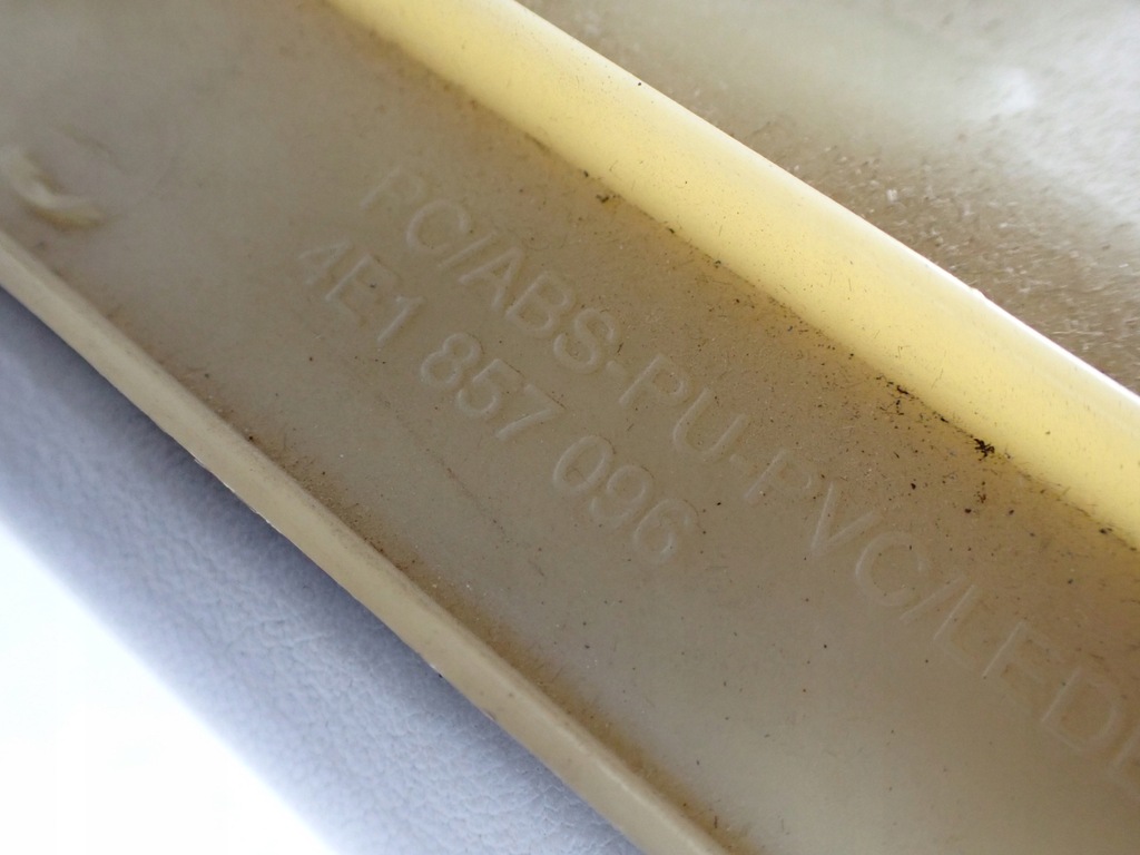 фото №16, Бардачок пассажира audi a8 s8 d3 5.2 короткий 4e1857096