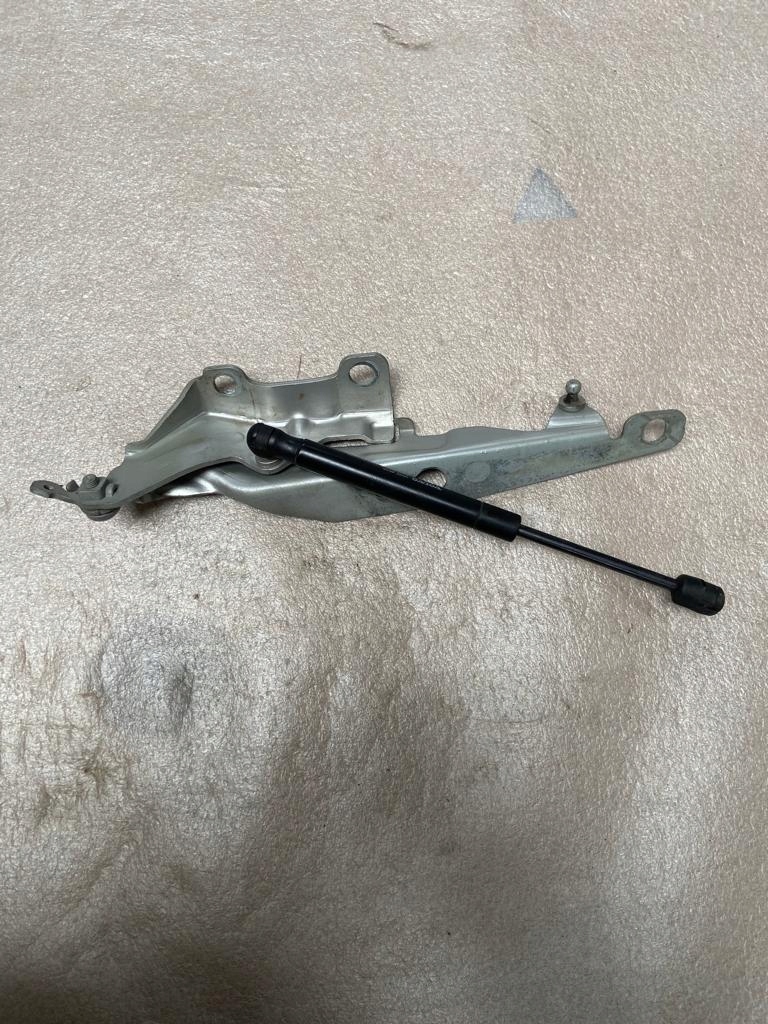 фото №3, Петля капот левый volvo s80 1.6 d2 07-16