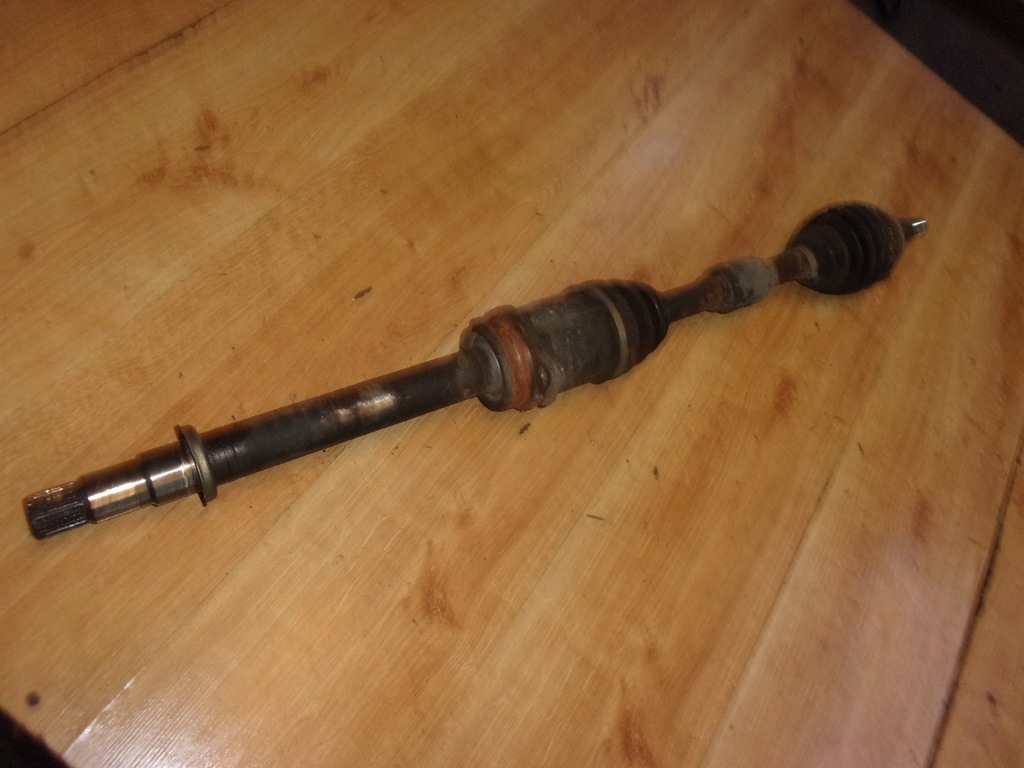 фото №1, Toyota corolla verso ii приводной вал правая длинная 2.2 d-cat