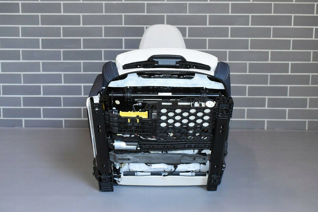 фото №11, Bmw 8 g16 gc салон сидіння заднє сидіння середина